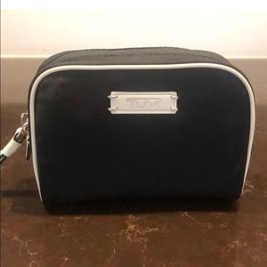 Small tumi pouch